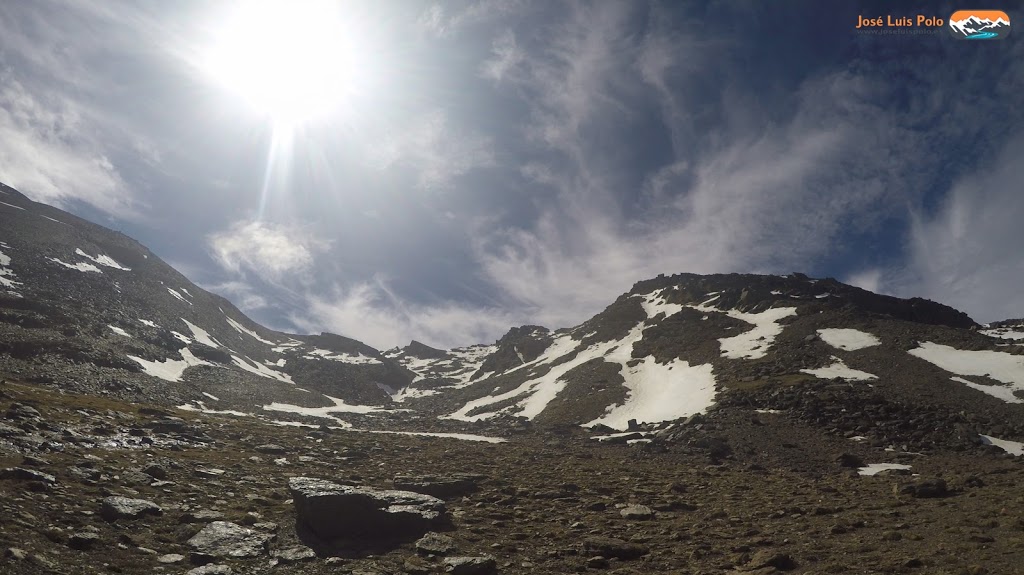 Camino hacia el techo de la peninsula el mulhacen sierra nevada