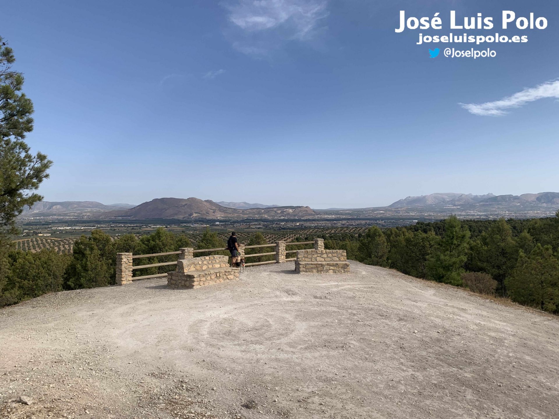 Descubre la Dehesa de los Reyes Católicos y el Mirador de la Vega